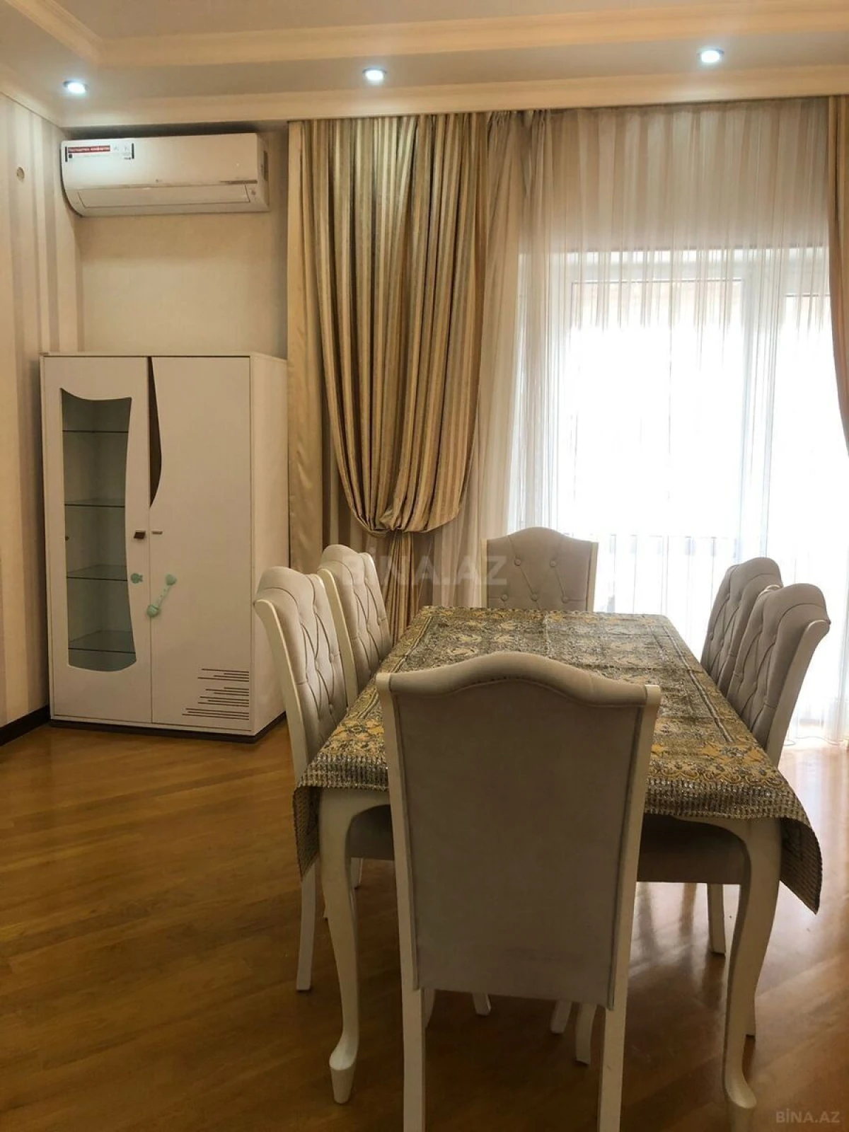 Kirayə verilir 3 otaqlı mənzil 155 m²
