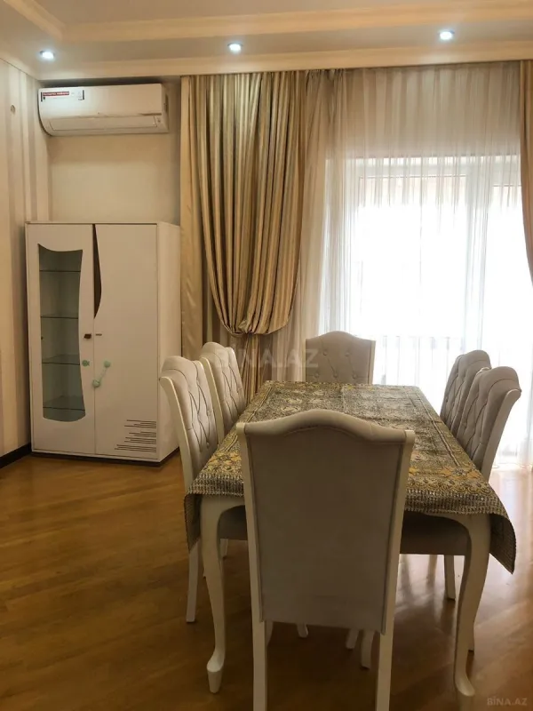 Kirayə verilir 3 otaqlı mənzil 155 m²