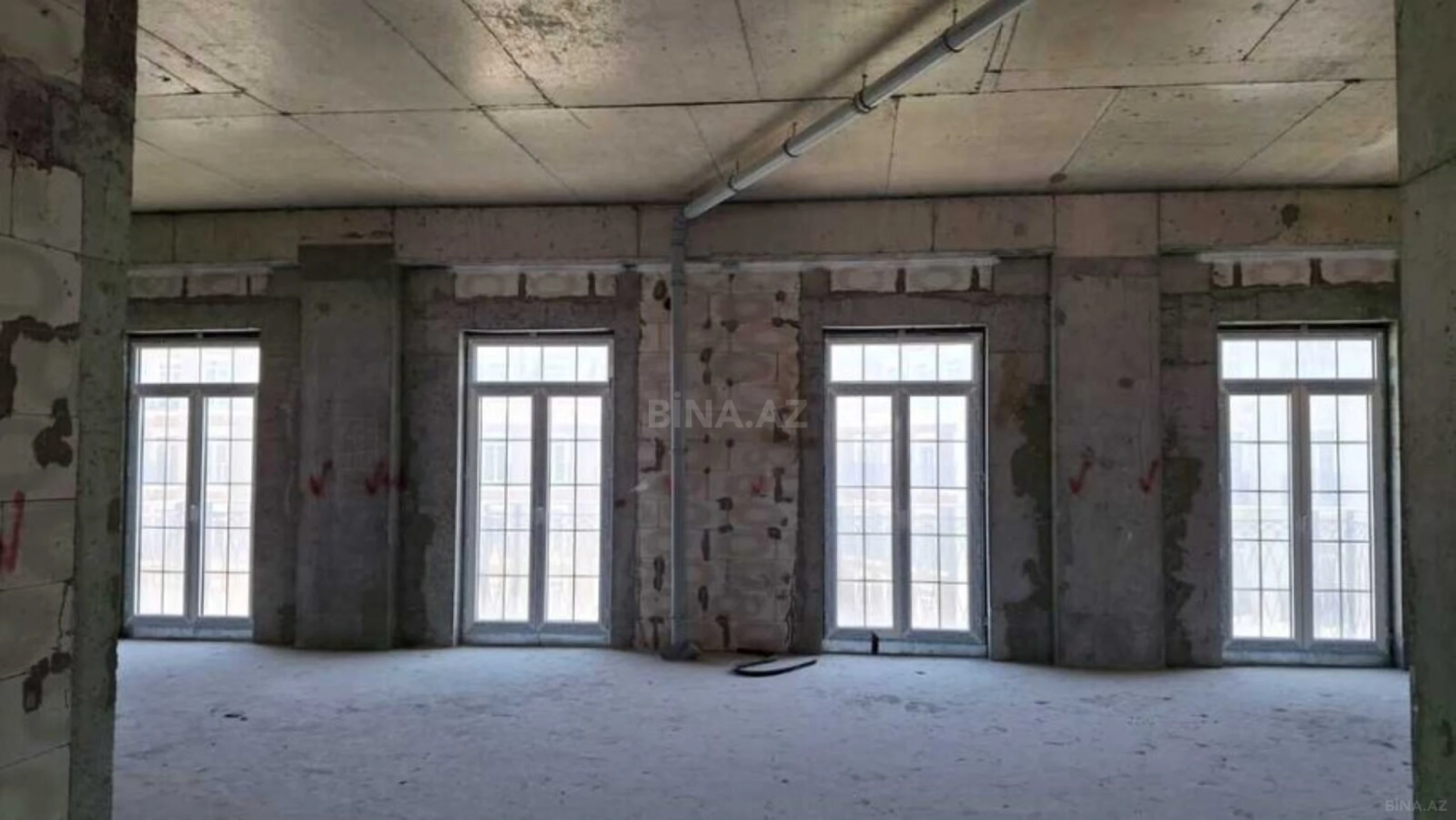 Satılır 3 otaqlı mənzil 145 m²