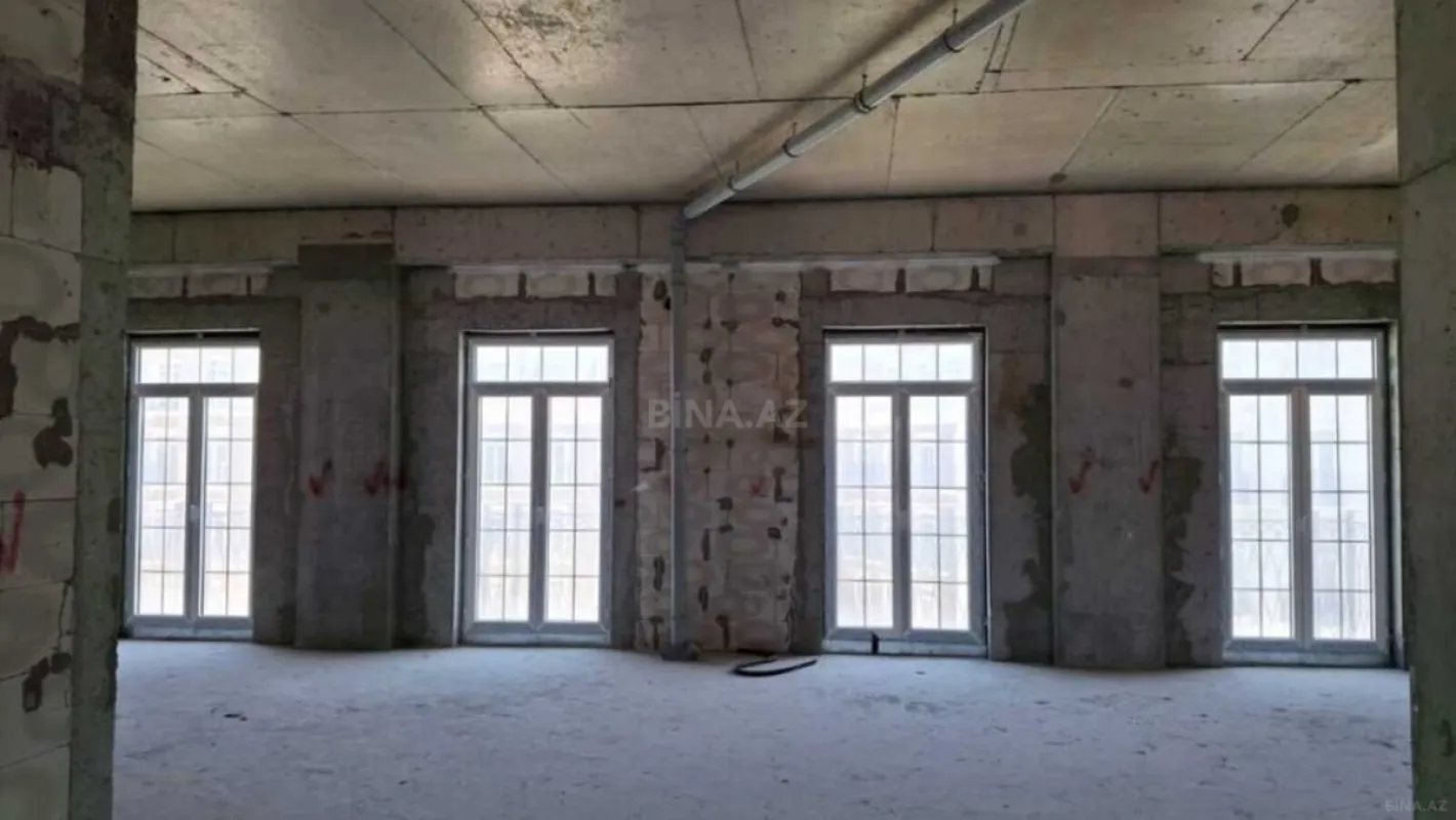 Satılır 3 otaqlı mənzil 145 m²