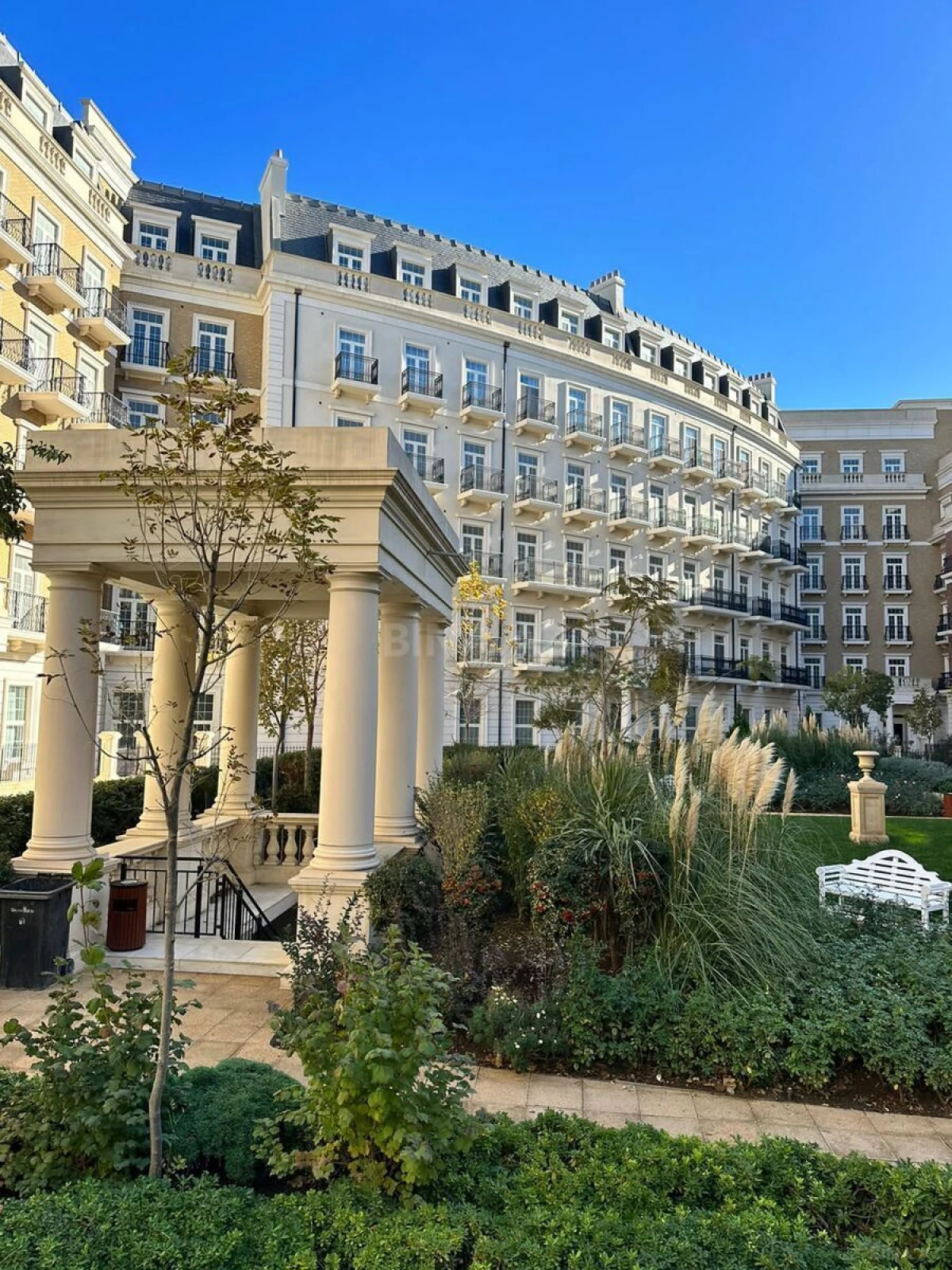 Satılır 3 otaqlı mənzil 145 m²