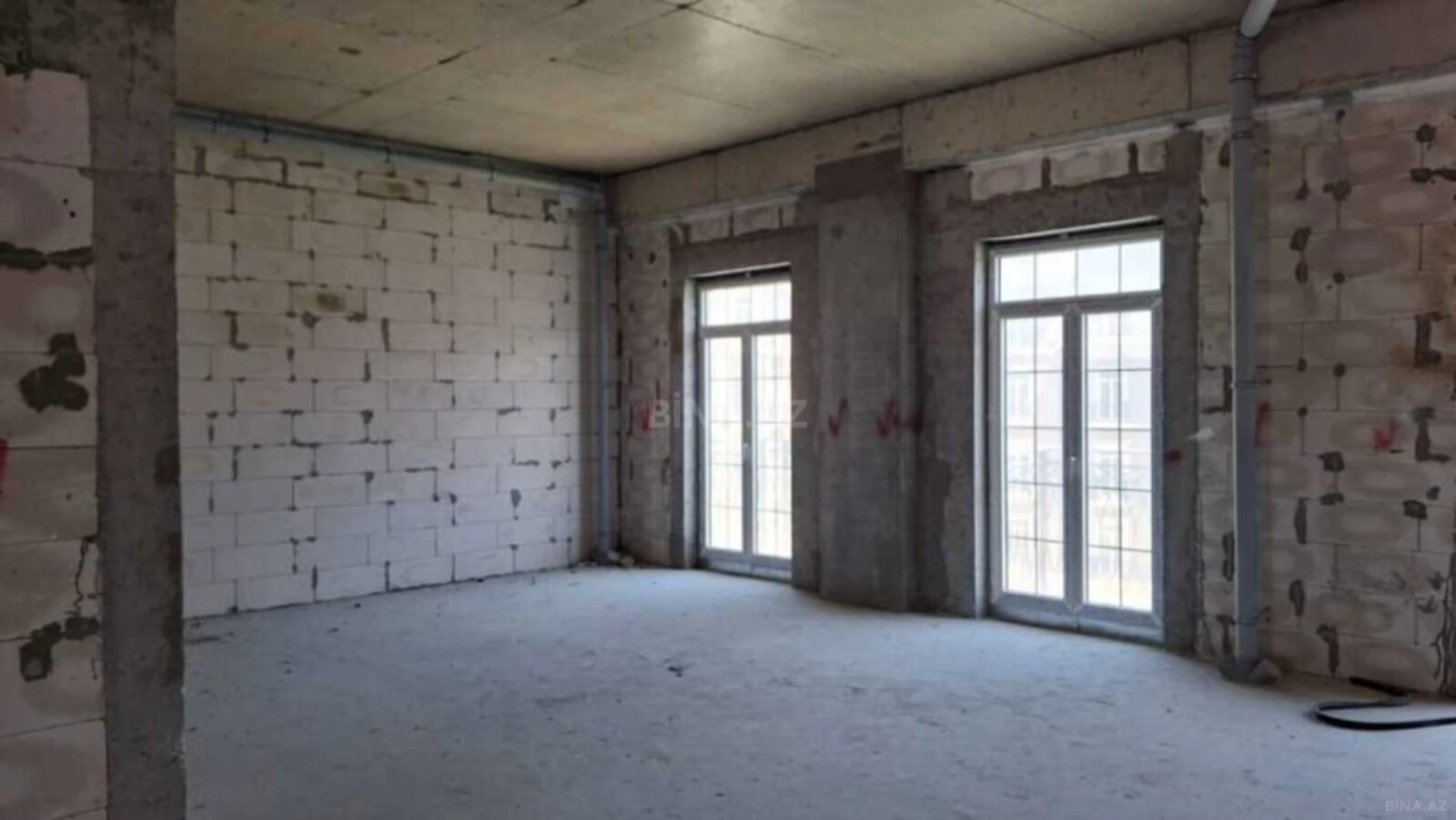 Satılır 3 otaqlı mənzil 145 m²