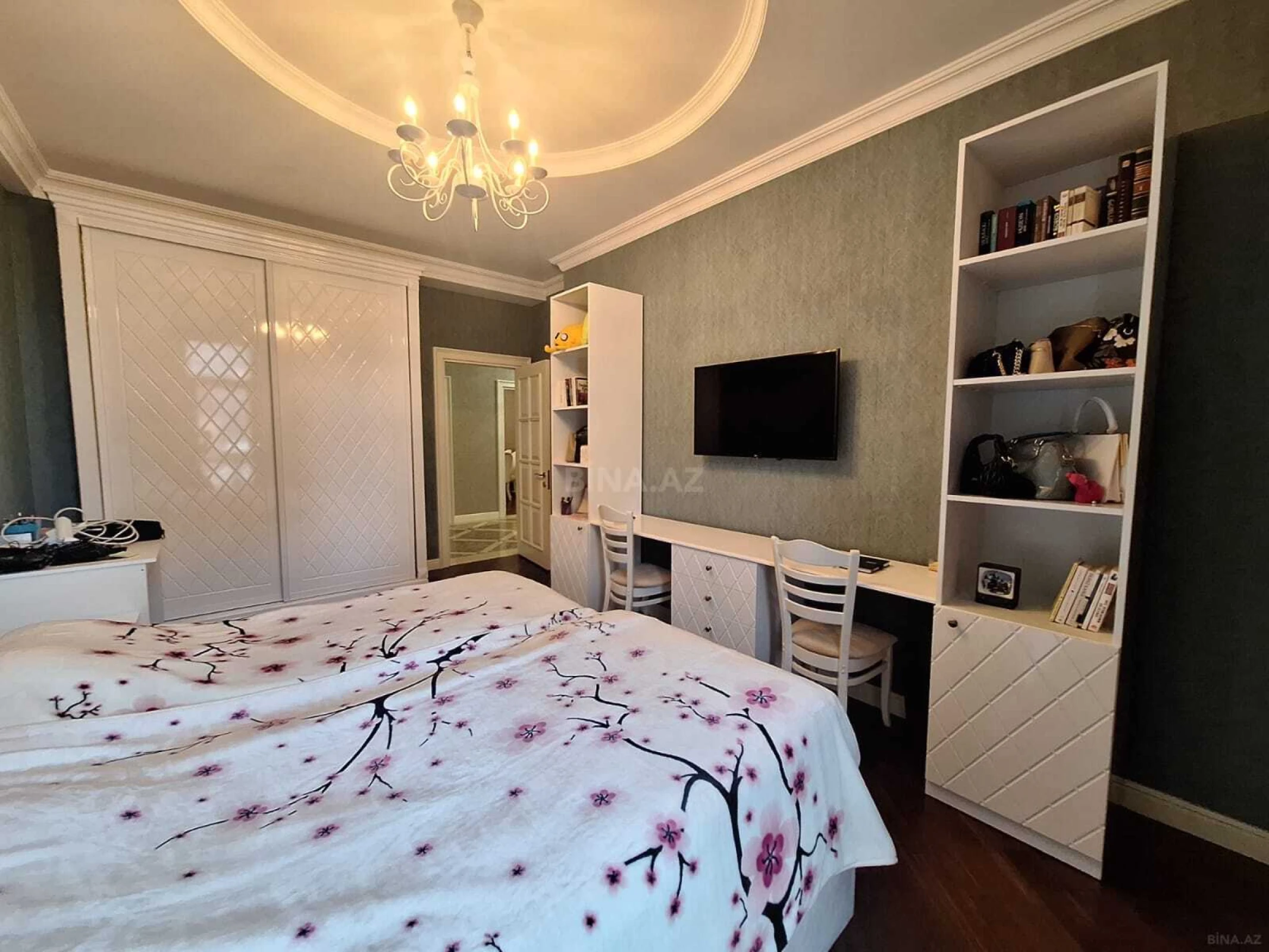 Satılır 3 otaqlı mənzil 123 m²