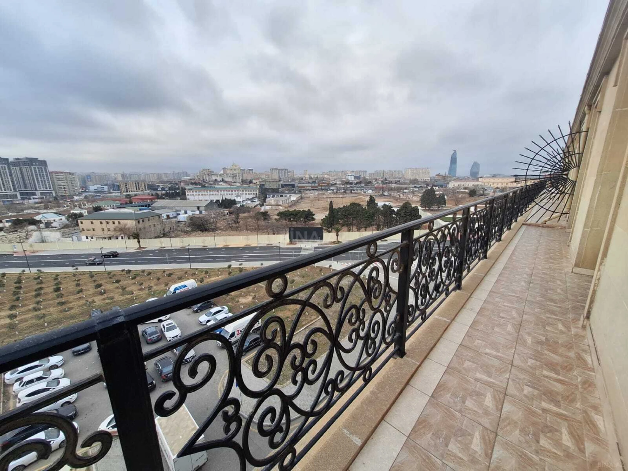 Satılır 3 otaqlı mənzil 123 m²