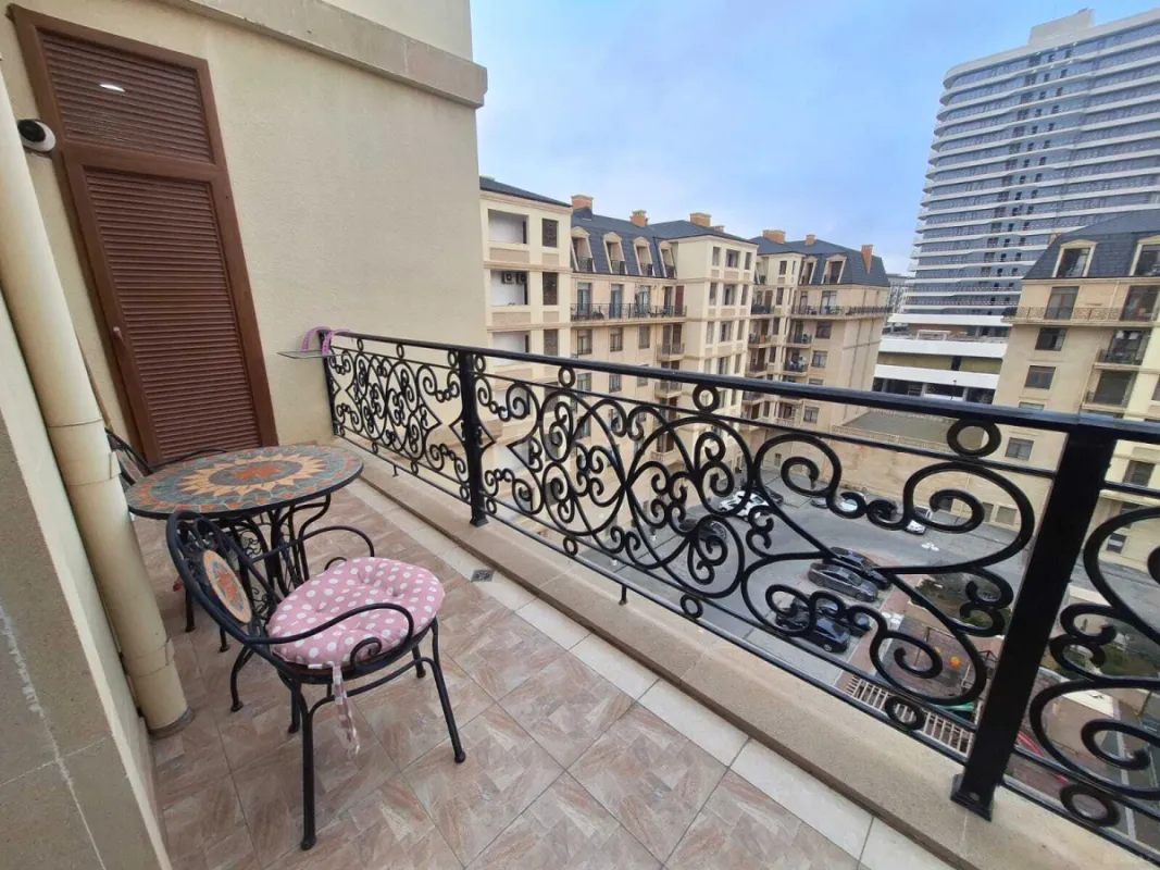 Satılır 3 otaqlı mənzil 123 m²