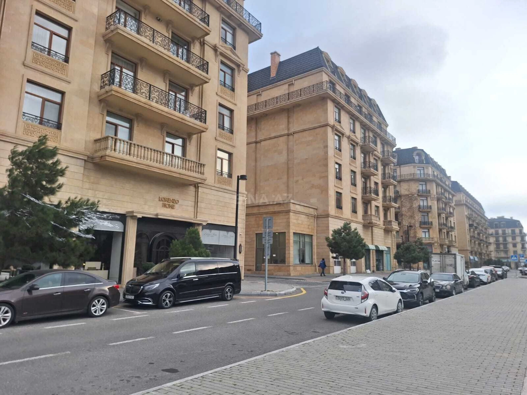 Satılır 3 otaqlı mənzil 123 m²