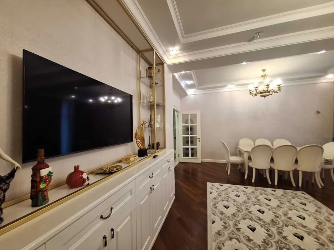 Satılır 3 otaqlı mənzil 123 m²