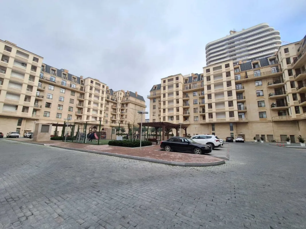 Satılır 3 otaqlı mənzil 123 m²
