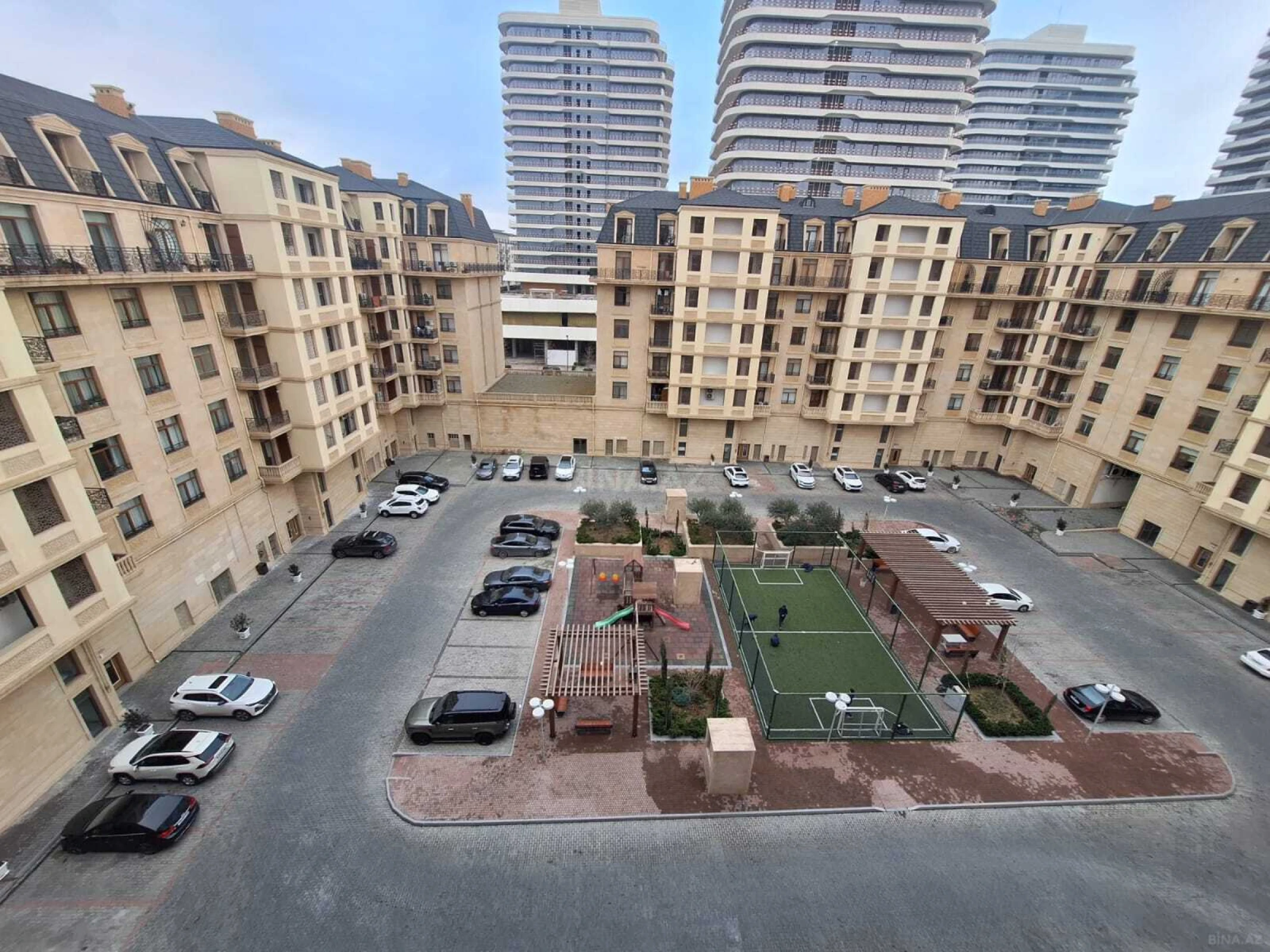 Satılır 3 otaqlı mənzil 123 m²