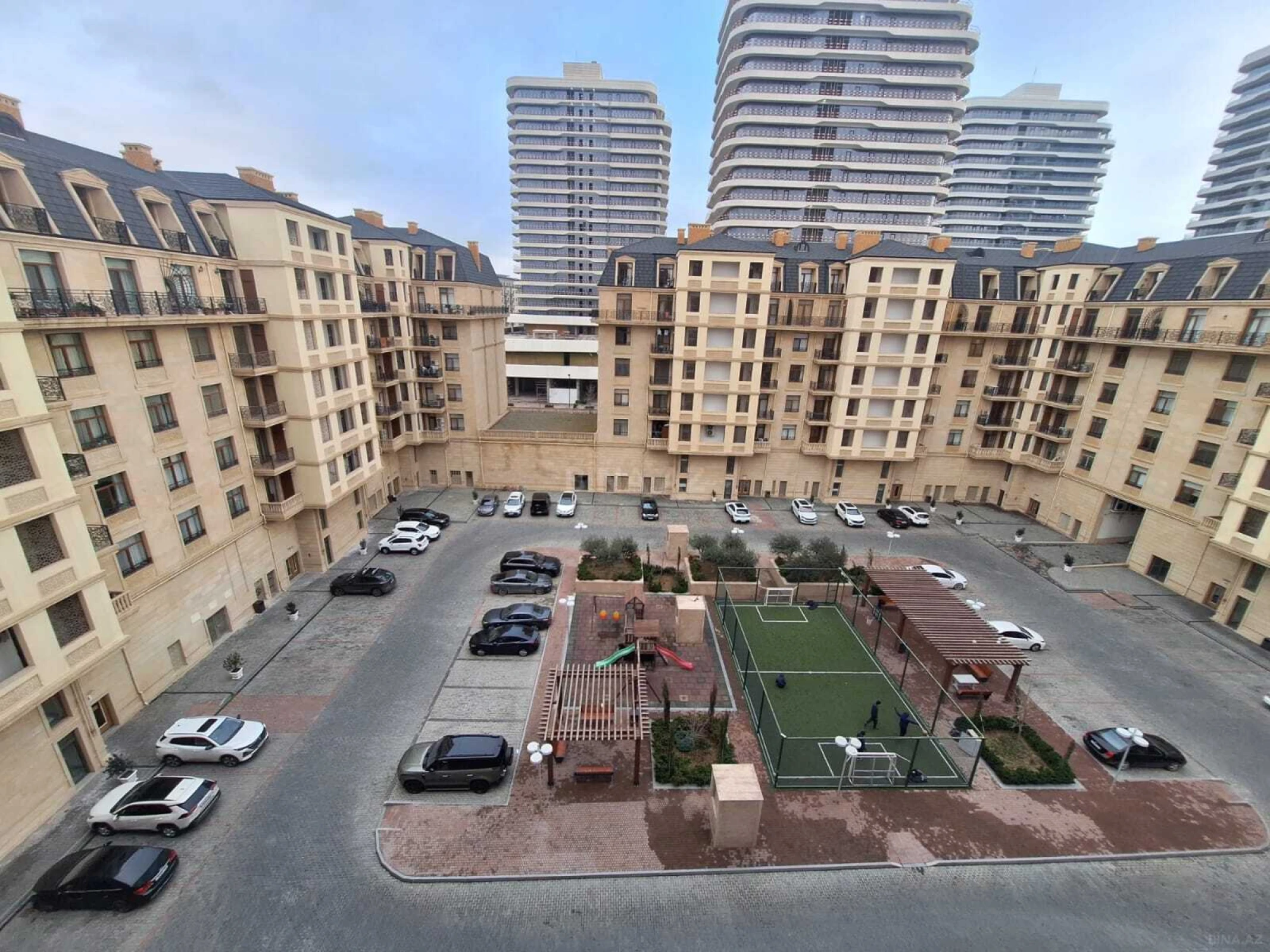 Satılır 3 otaqlı mənzil 123 m²