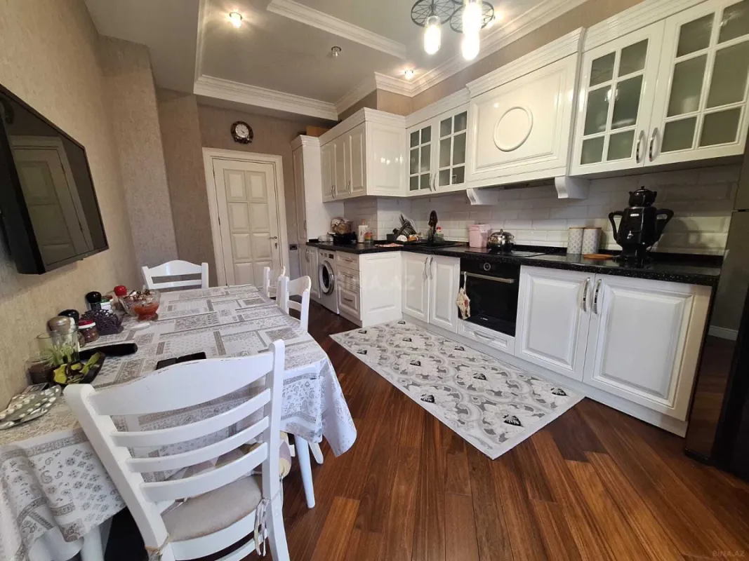 Satılır 3 otaqlı mənzil 123 m²