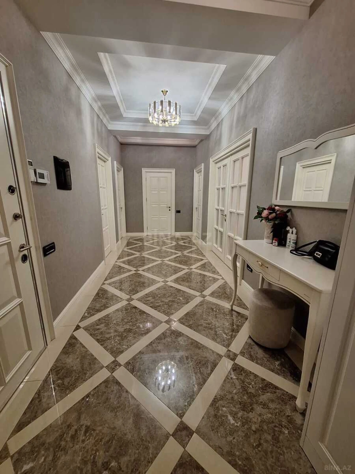 Satılır 3 otaqlı mənzil 123 m²