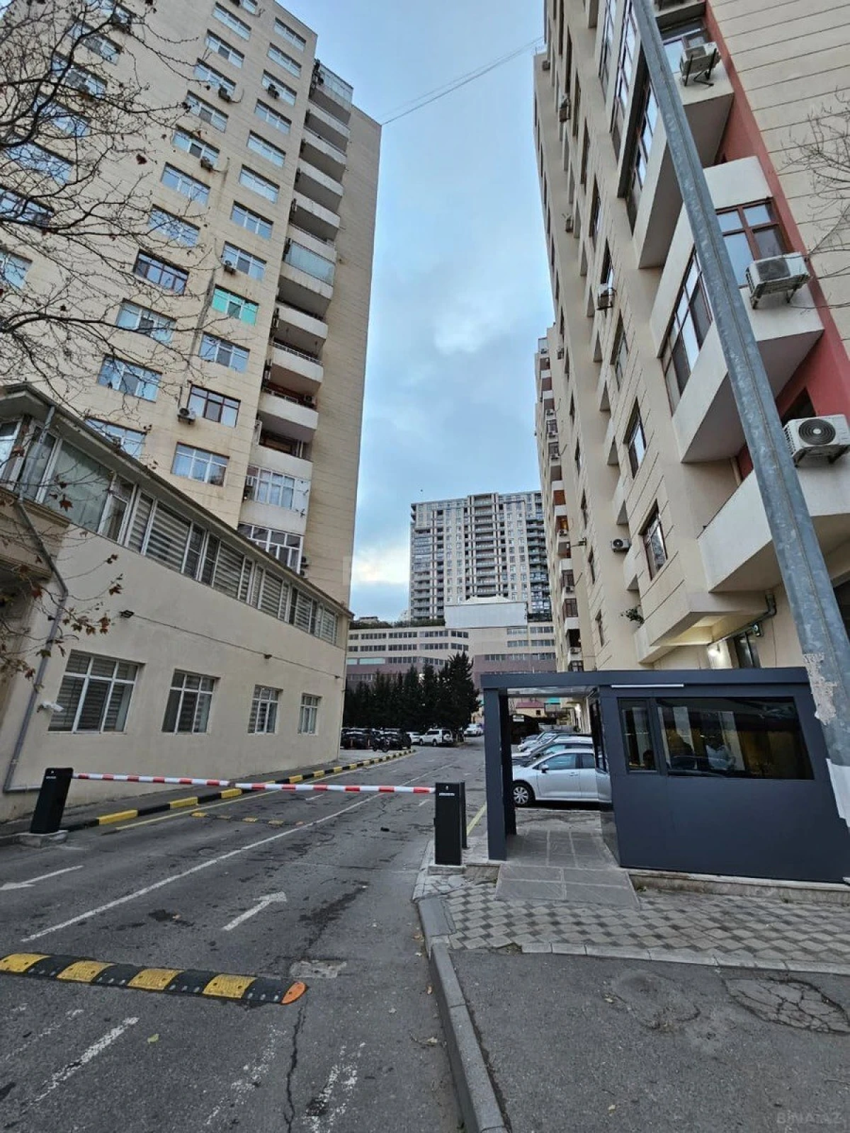 Satılır 4 otaqlı mənzil 202 m²