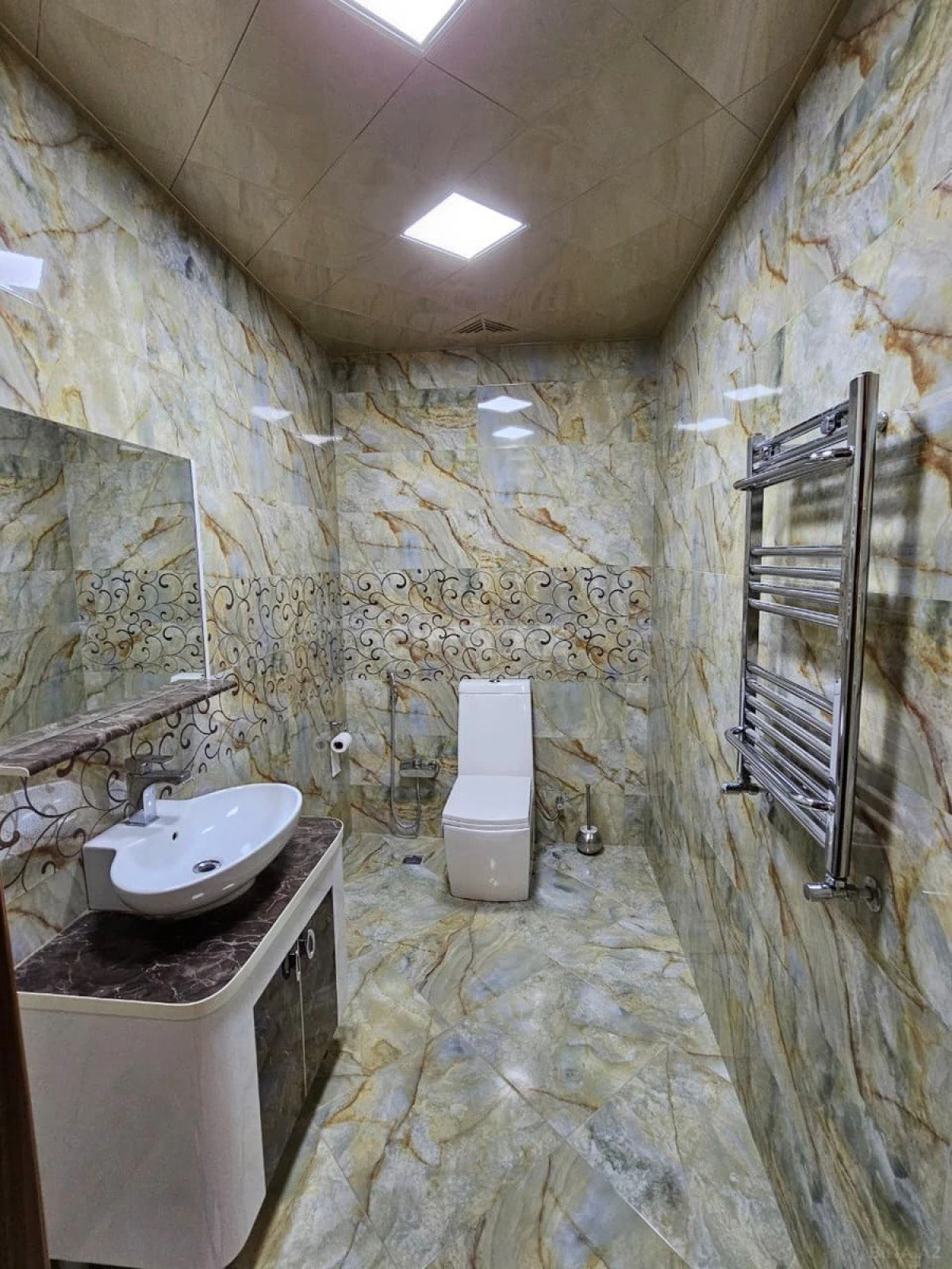 Satılır 4 otaqlı mənzil 202 m²