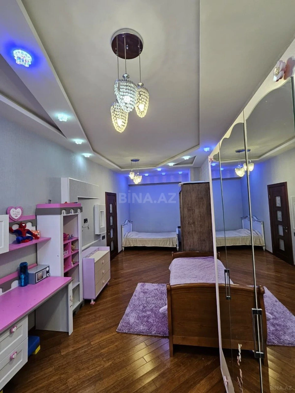 Satılır 4 otaqlı mənzil 202 m²