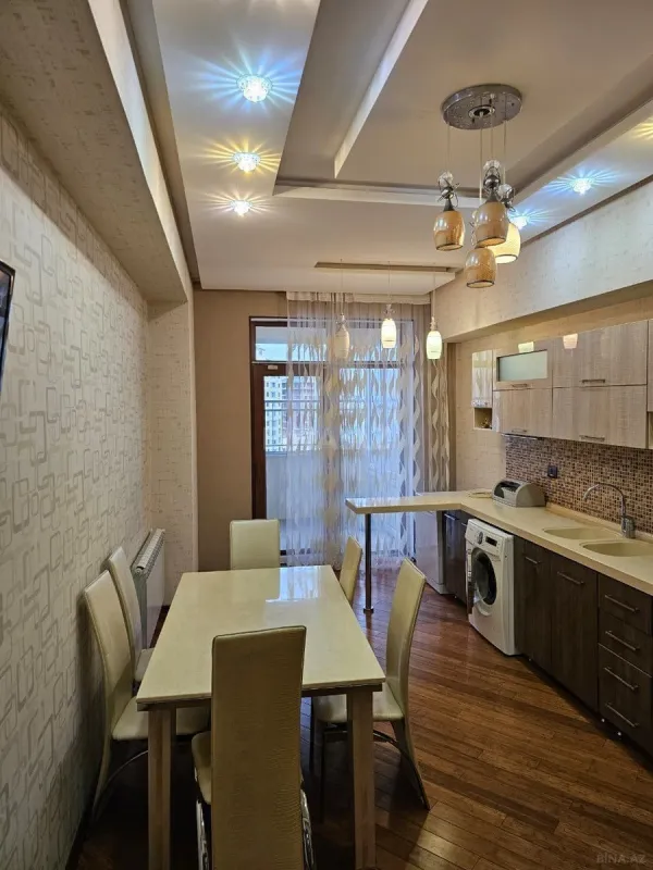 Satılır 4 otaqlı mənzil 202 m²