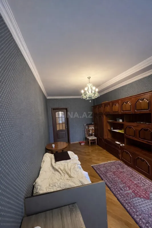 Satılır 3 otaqlı mənzil 165 m²