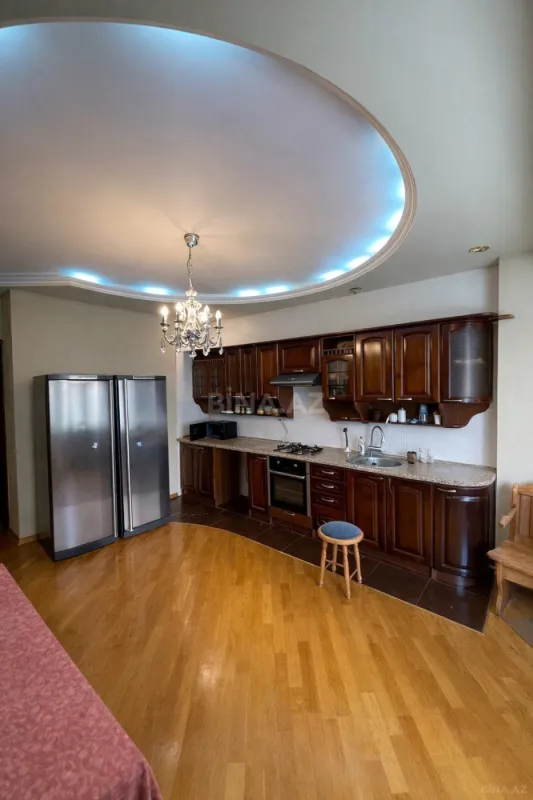 Satılır 3 otaqlı mənzil 165 m²