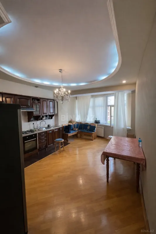 Satılır 3 otaqlı mənzil 165 m²