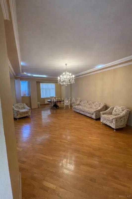 Satılır 3 otaqlı mənzil 165 m²
