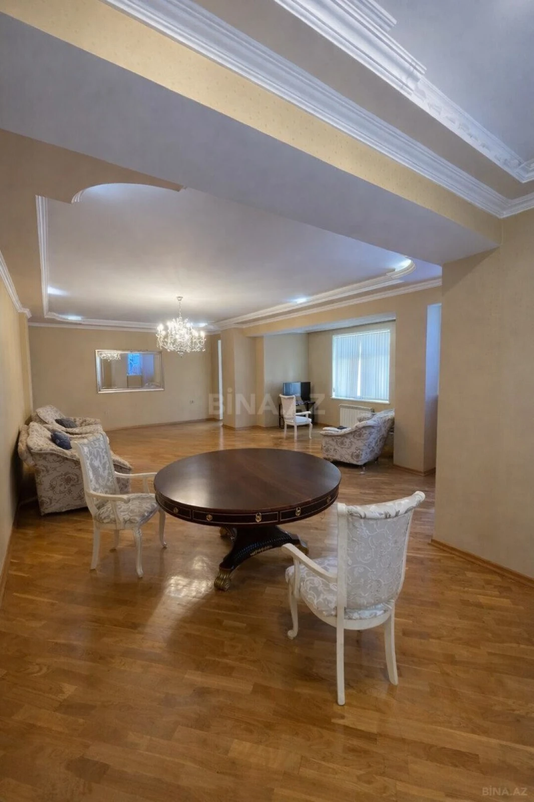 Satılır 3 otaqlı mənzil 165 m²