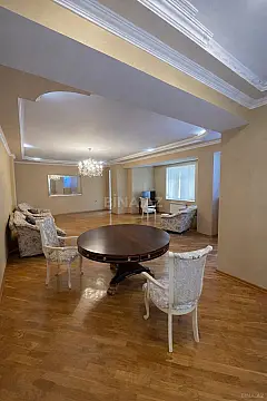 Satılır 3 otaqlı mənzil 165 m²