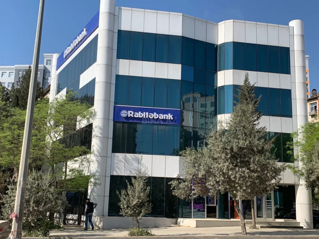 Kirayə verilir 9 otaqlı ofis 200 m²