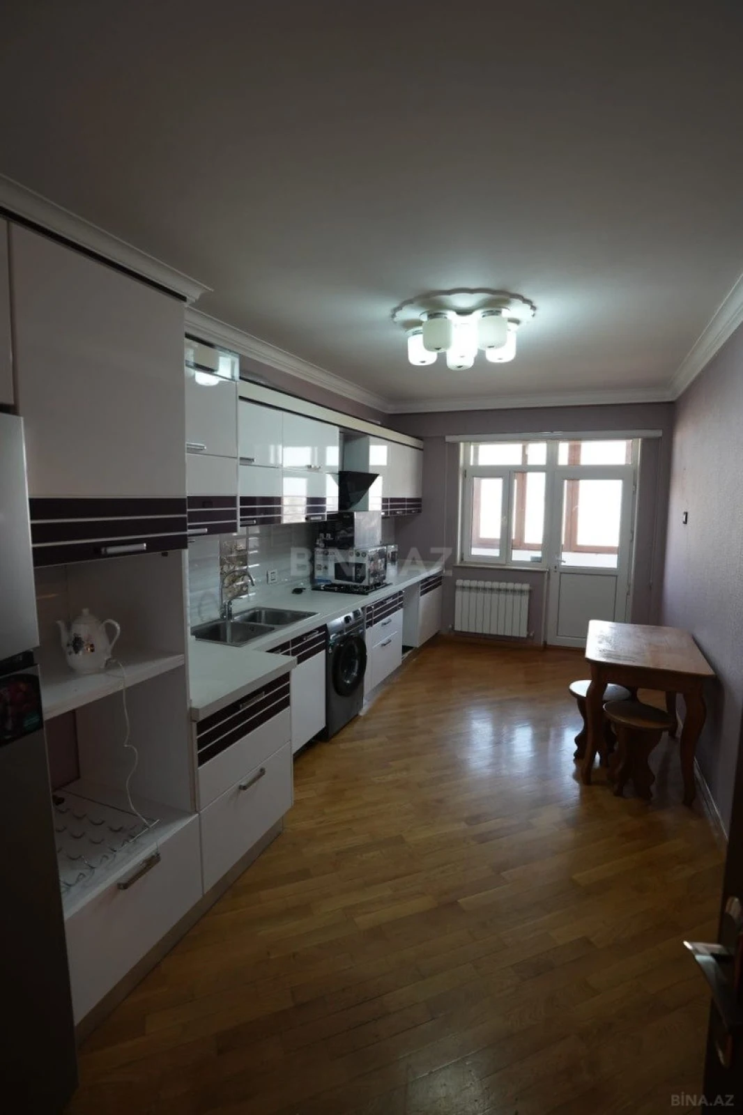 Kirayə verilir 4 otaqlı mənzil 178 m²