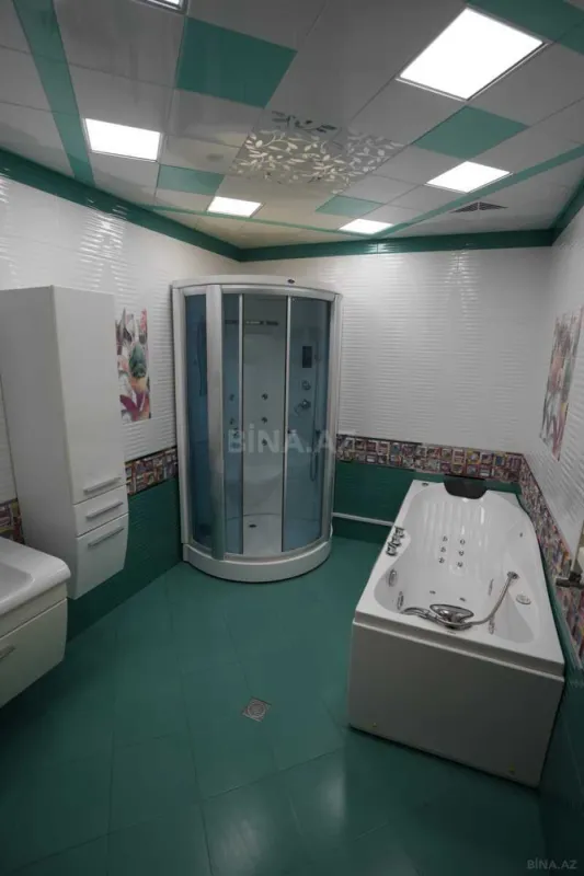 Kirayə verilir 4 otaqlı mənzil 178 m²