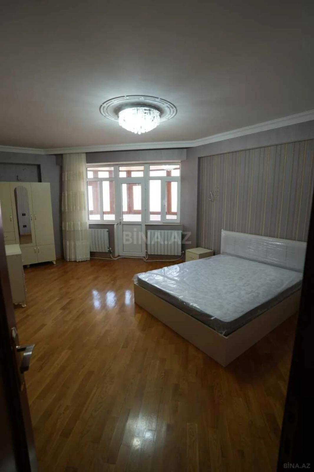 Kirayə verilir 4 otaqlı mənzil 178 m²
