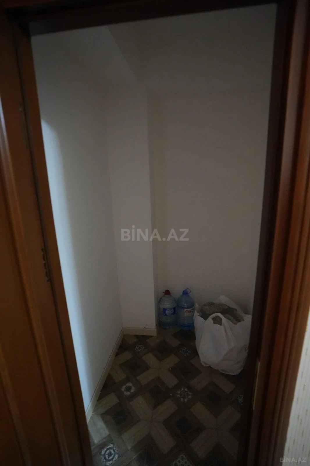 Kirayə verilir 4 otaqlı mənzil 178 m²