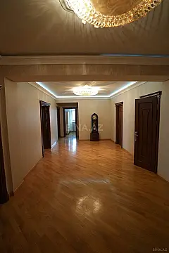 Kirayə verilir 4 otaqlı mənzil 178 m²