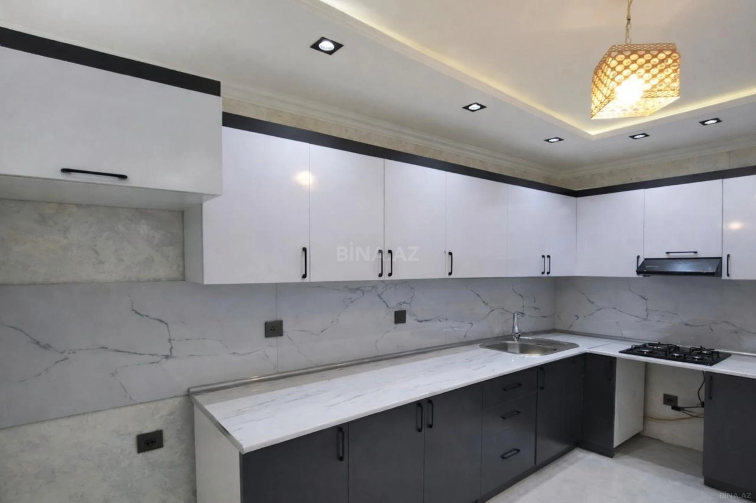 Satılır 2 otaqlı mənzil 74 m²