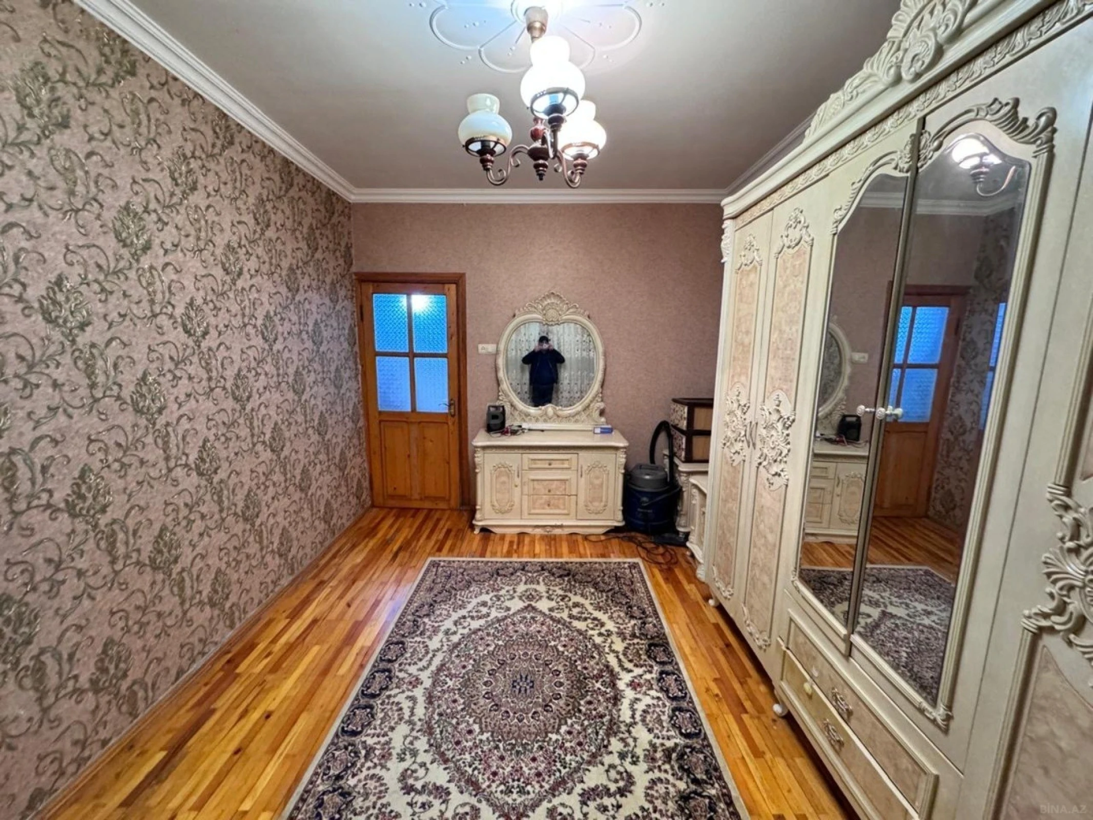 Satılır 4 otaqlı mənzil 100 m²