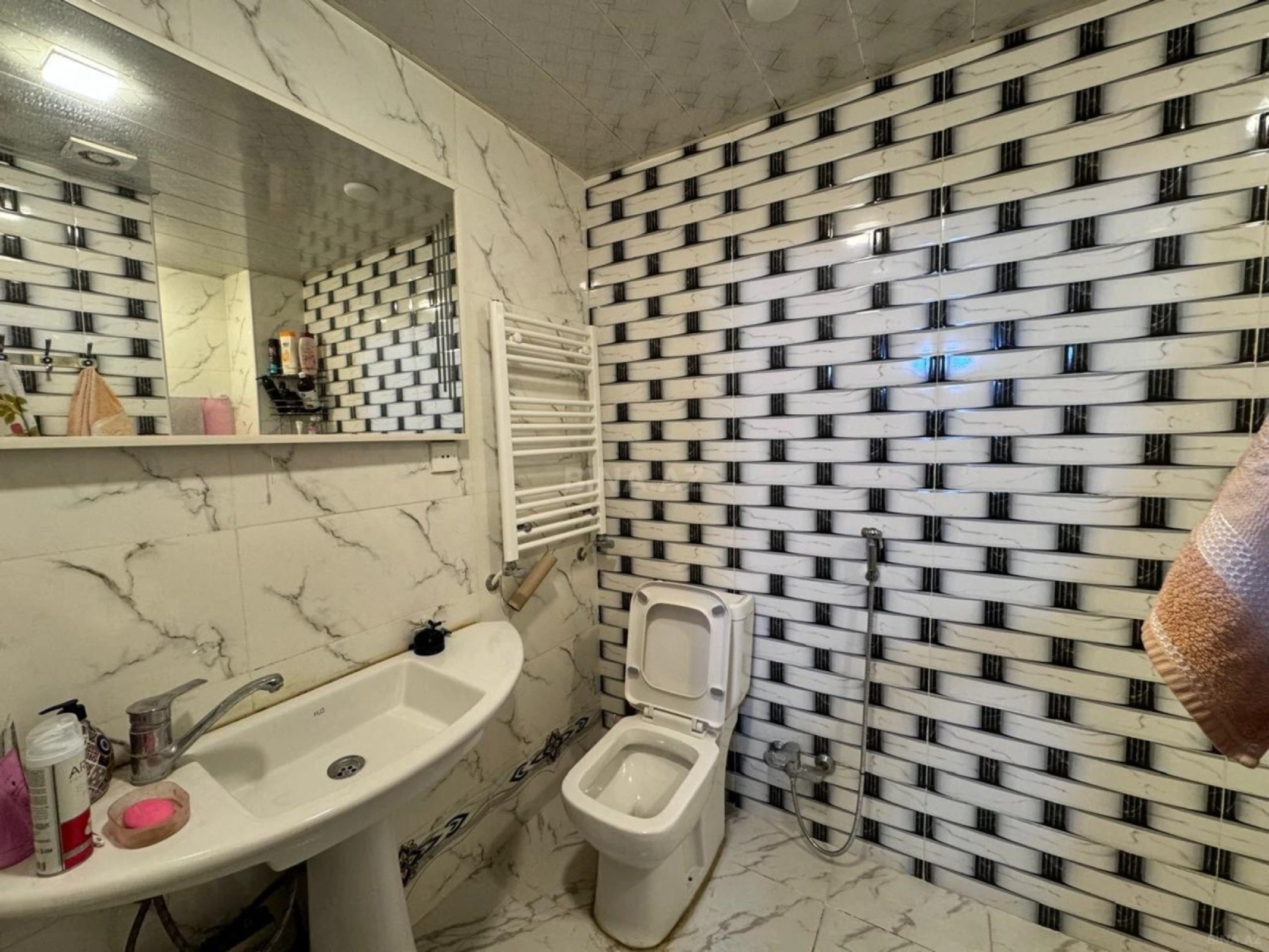 Satılır 4 otaqlı mənzil 100 m²