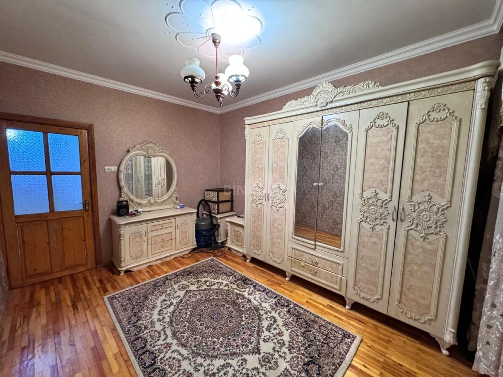 Satılır 4 otaqlı mənzil 100 m²