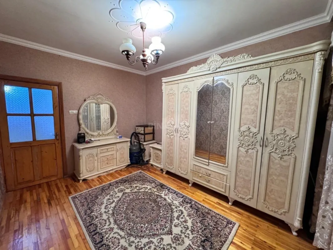 Satılır 4 otaqlı mənzil 100 m²