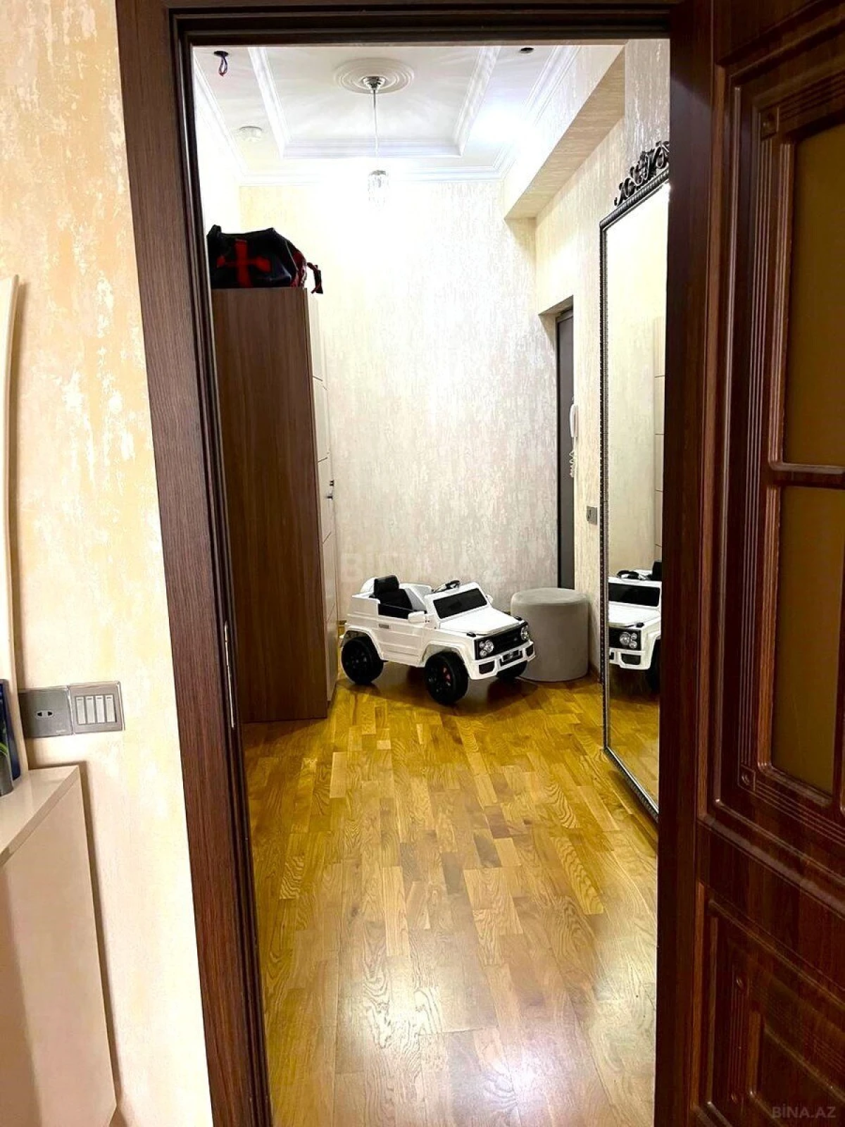Satılır 3 otaqlı mənzil 115 m²