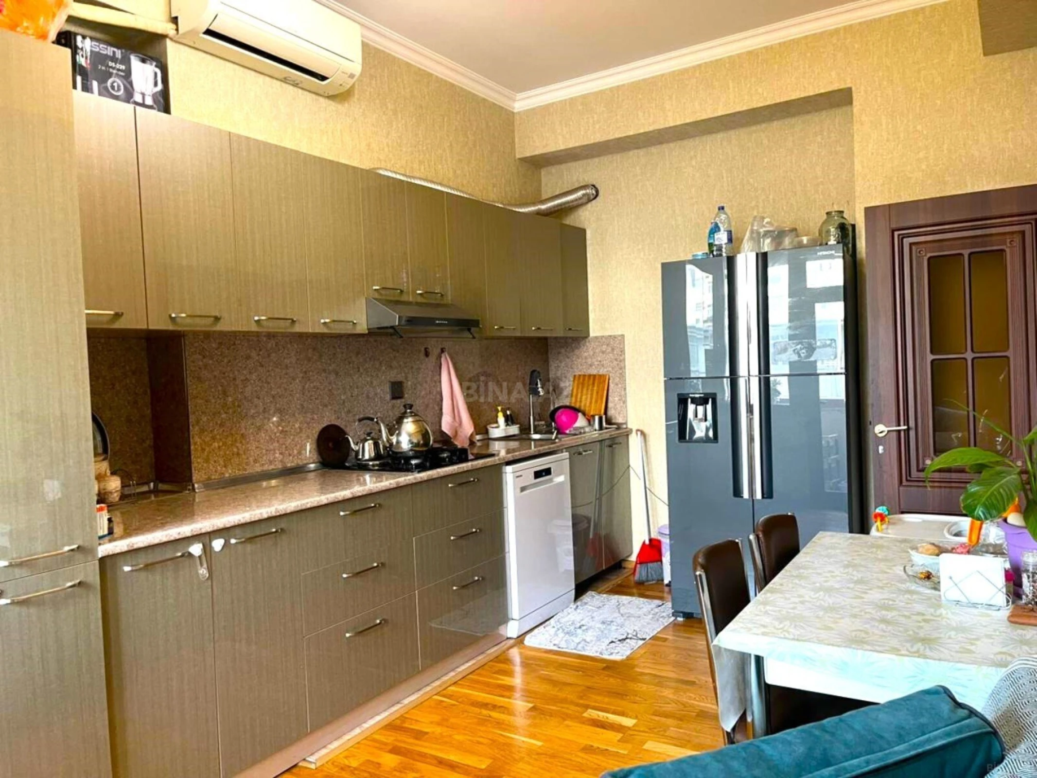 Satılır 3 otaqlı mənzil 115 m²