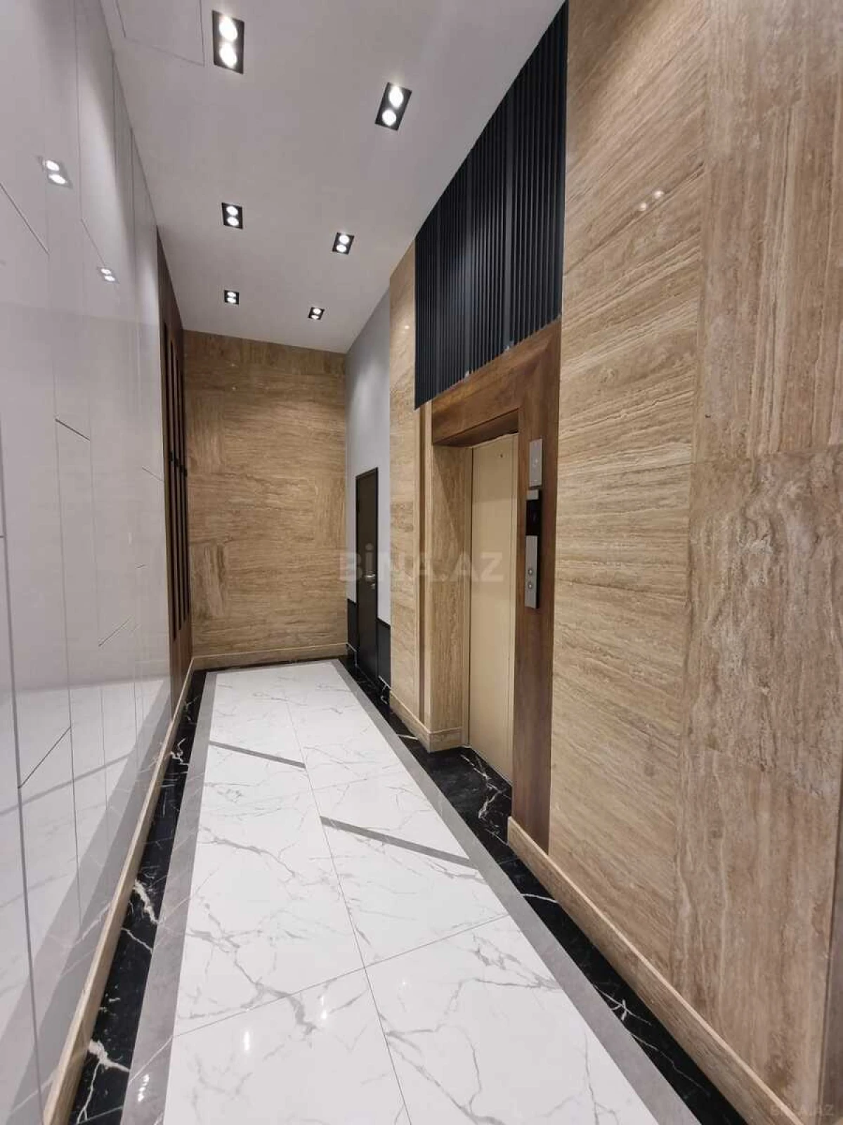 Satılır 3 otaqlı mənzil 136 m²