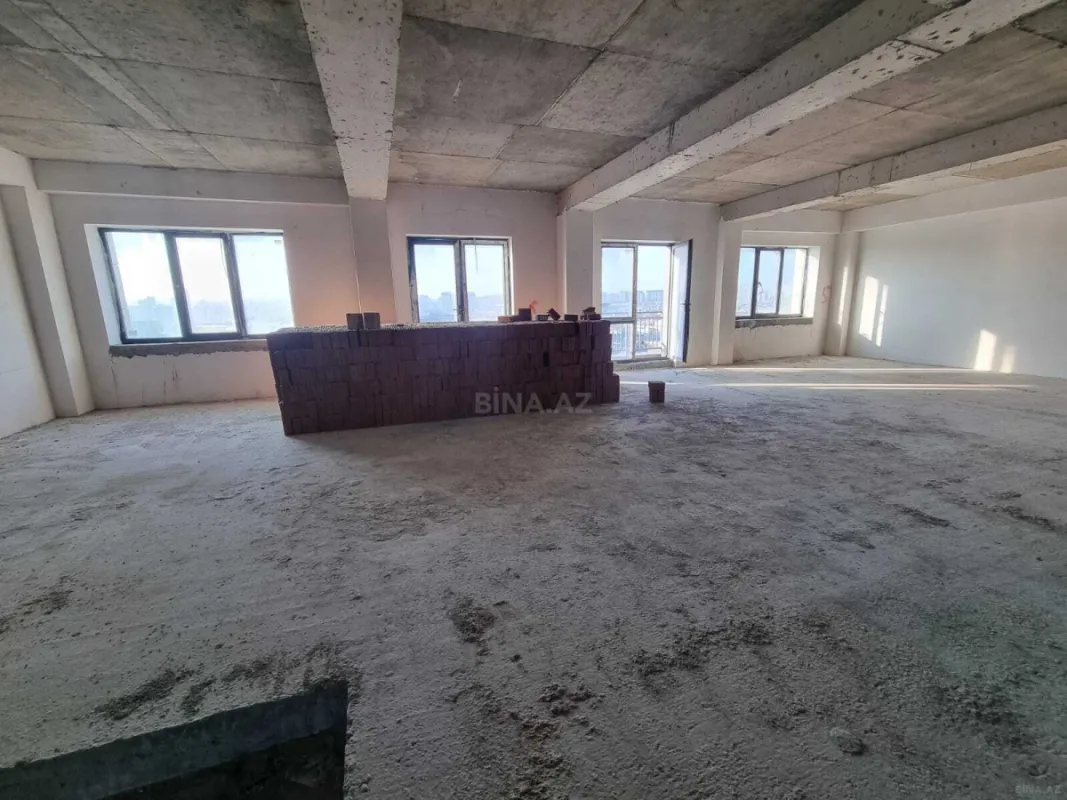 Satılır 3 otaqlı mənzil 136 m²