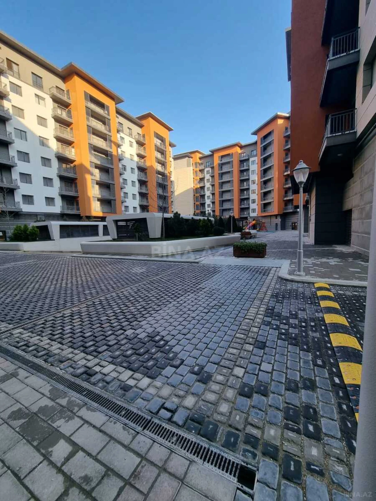 Satılır 3 otaqlı mənzil 136 m²