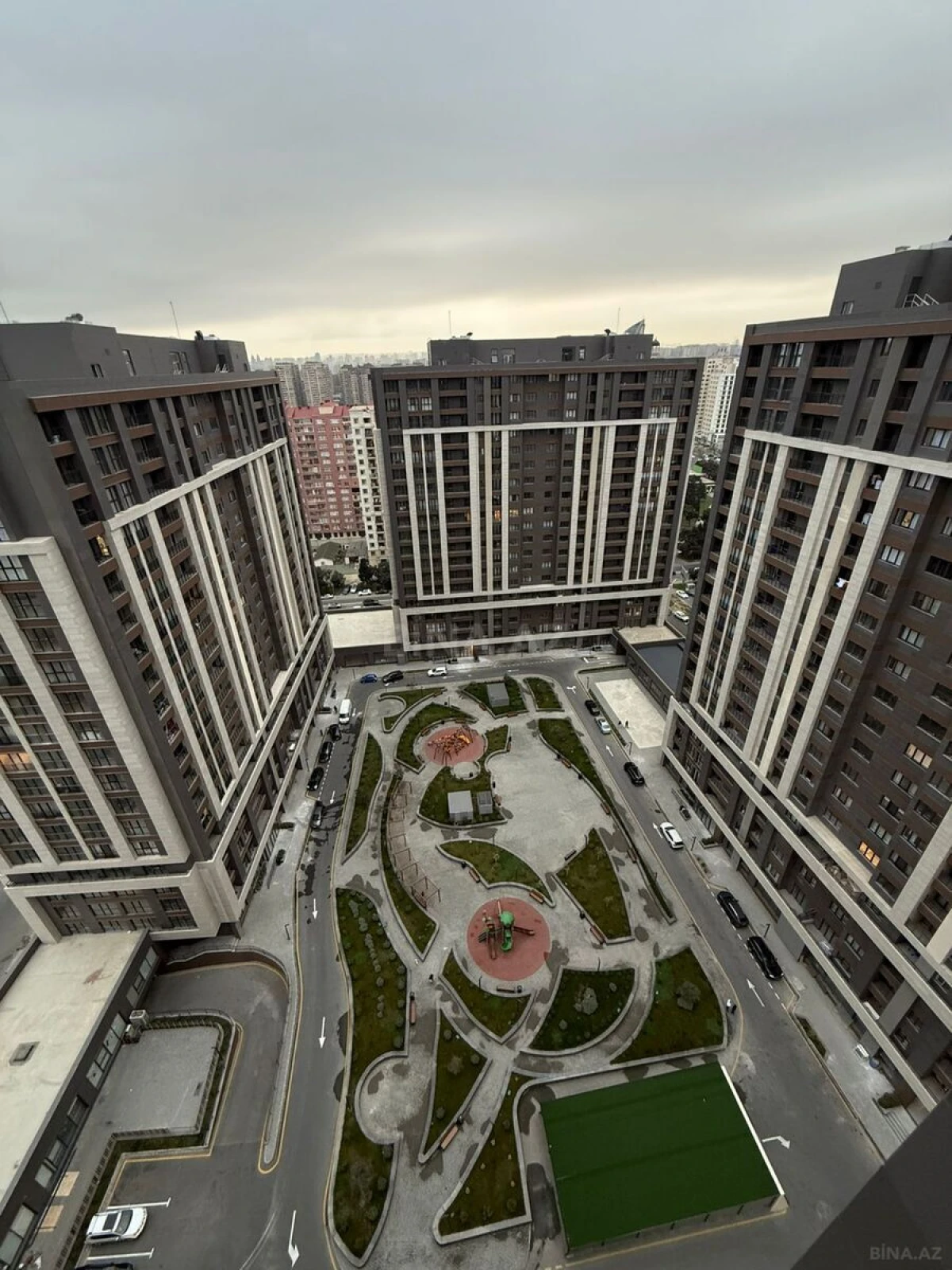 Satılır 3 otaqlı mənzil 124 m²