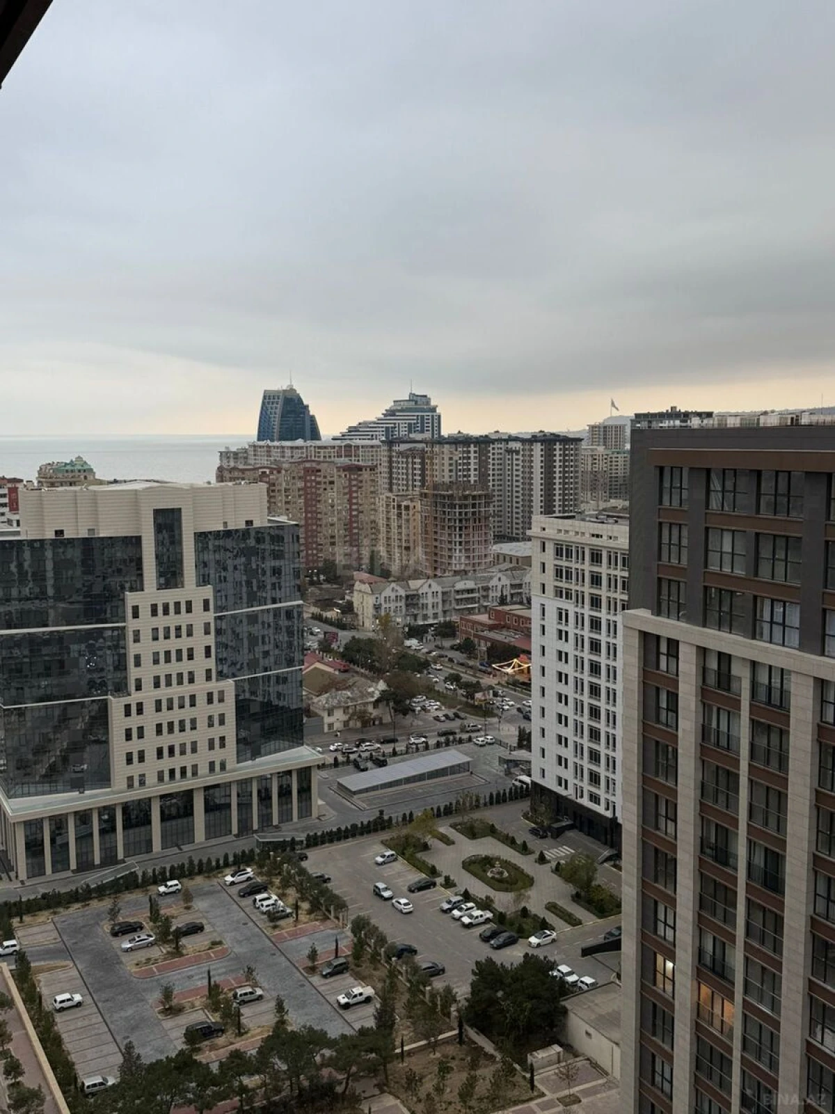 Satılır 3 otaqlı mənzil 124 m²