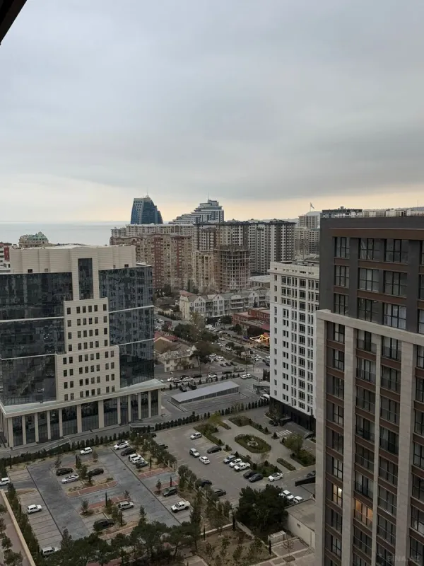 Satılır 3 otaqlı mənzil 124 m²