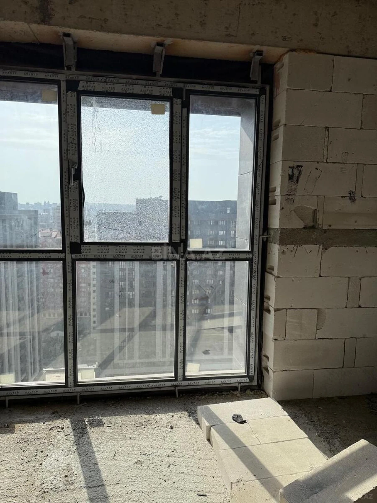 Satılır 3 otaqlı mənzil 124 m²