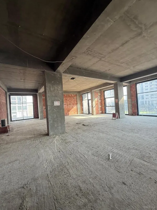 Satılır 4 otaqlı mənzil 172.8 m²