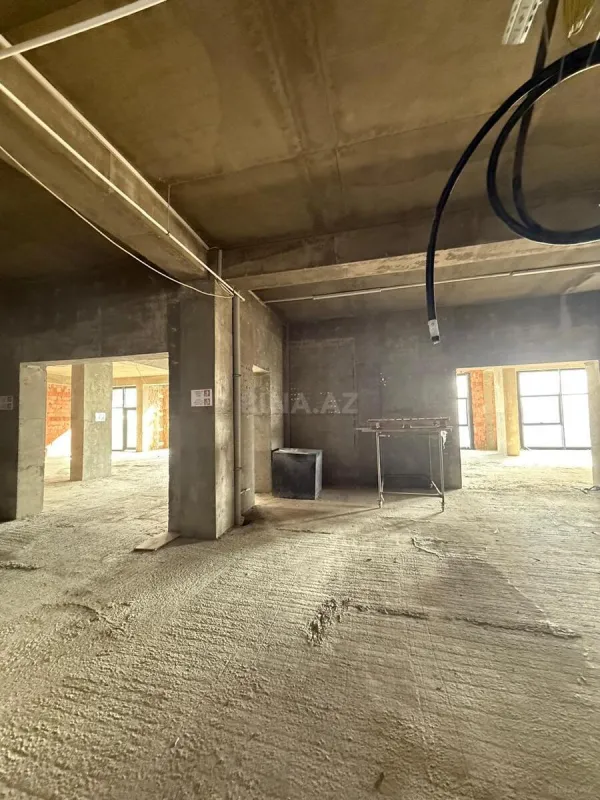 Satılır 4 otaqlı mənzil 172.8 m²
