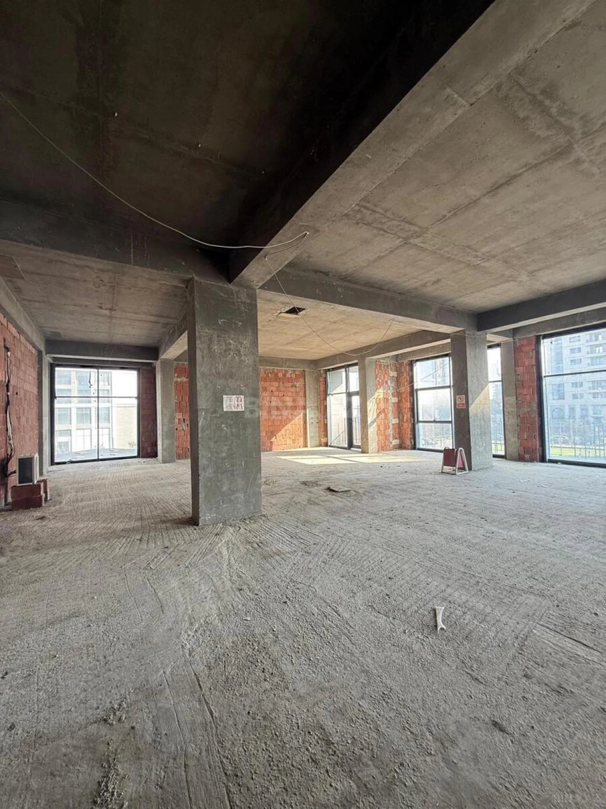 Satılır 4 otaqlı mənzil 172.8 m²