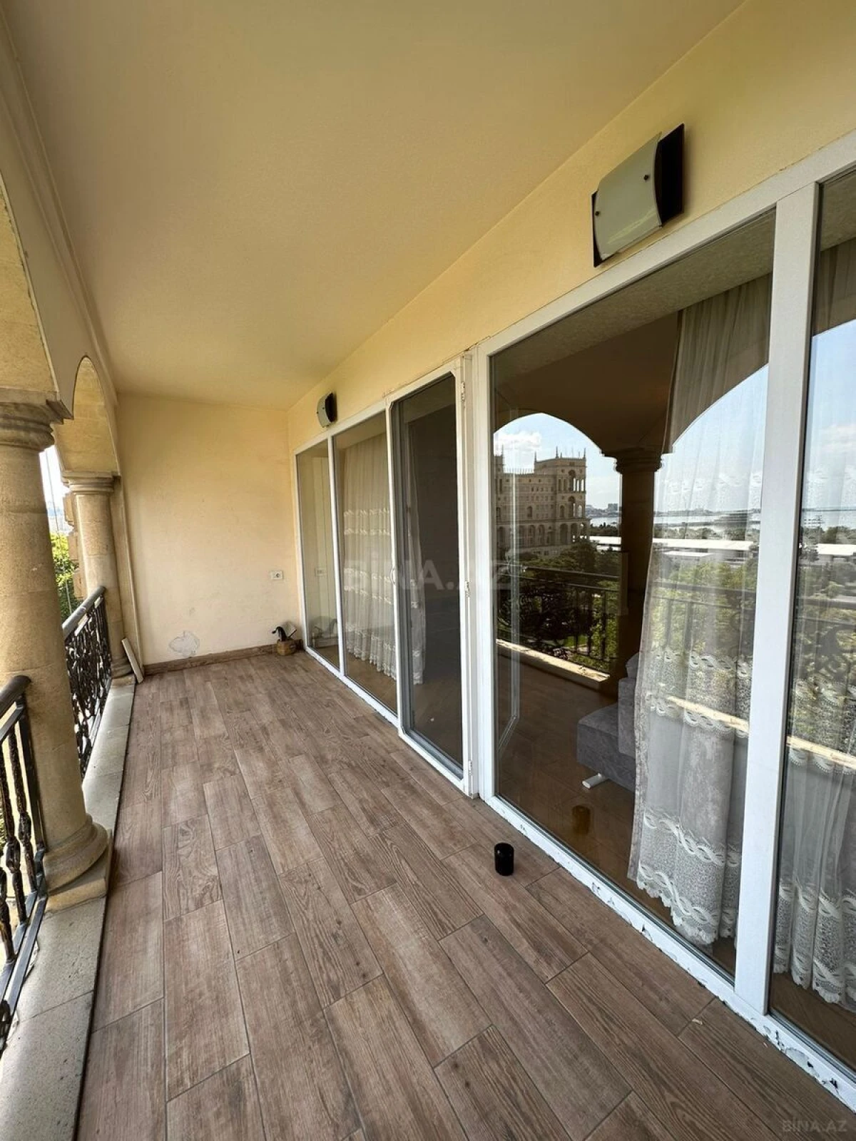 Kirayə verilir 2 otaqlı mənzil 100 m²